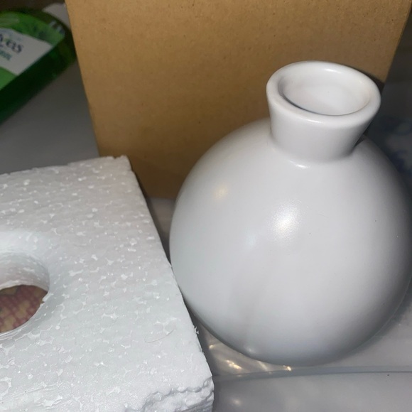 New Gold Canyon White Vase - Picture 3 of 5